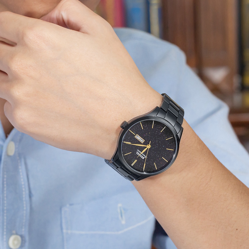 一个盾牌是什么品牌的手表,家里有一块手表 上面写着SWISS